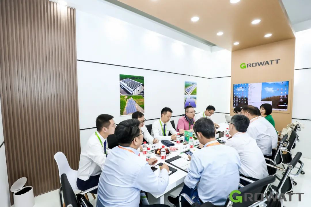 覃明东总经理一行参观了古瑞瓦特上海展台
